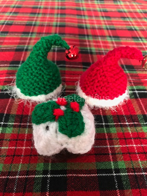 Knitted Mini Christmas Puddings and Hats